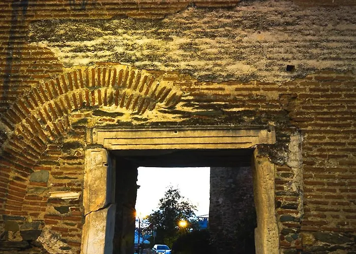 Charis Beyond The Castle * Thessalonique