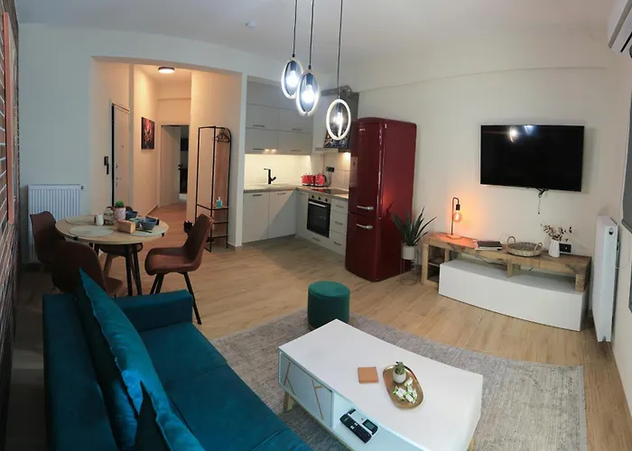 Charis Beyond The Castle Tessalónica